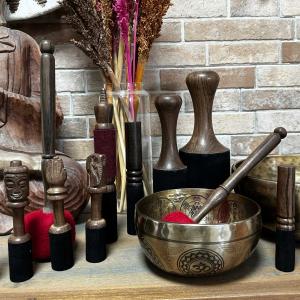Bâtons et coussins pour bols chantants pour professionnels et entreprises