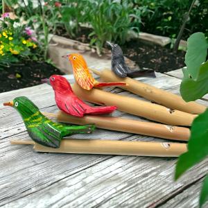 Sifflets en bois en forme d'oiseau