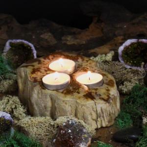 Bougeoirs de pierre et bois pétrifié