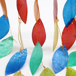 Carillons à Vent en Bois Flotté et Coquilles de Verre amrine. Vente en gros artisanat indonésien.