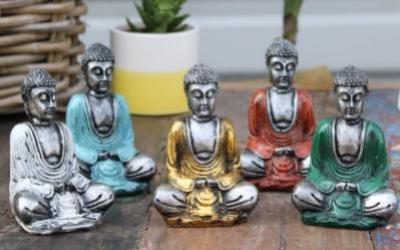 Statuettes de Bouddha peintes à la main