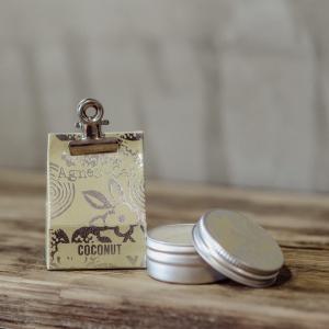 AW Artisan France est votre fournisseur grossiste en baumes à lèvres beurre de karité, jojoba, mangue, avocat